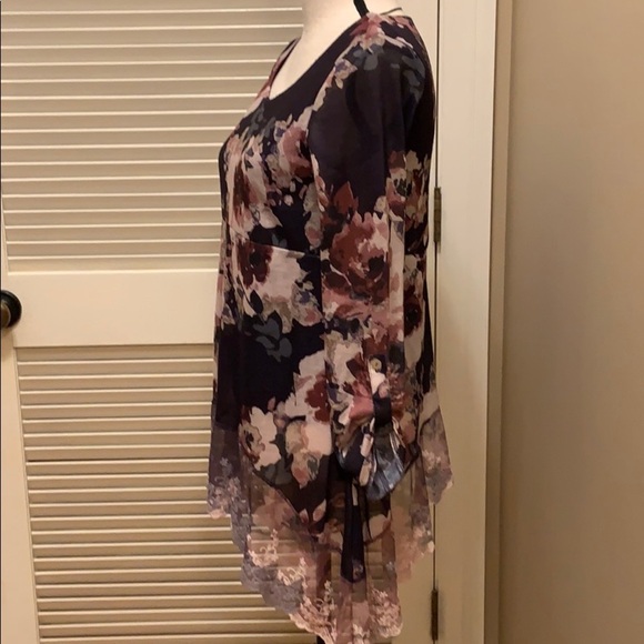 59. Cupio Hi Low Hem Blouse, Floral & Long Sle… - Picture 6 of 13